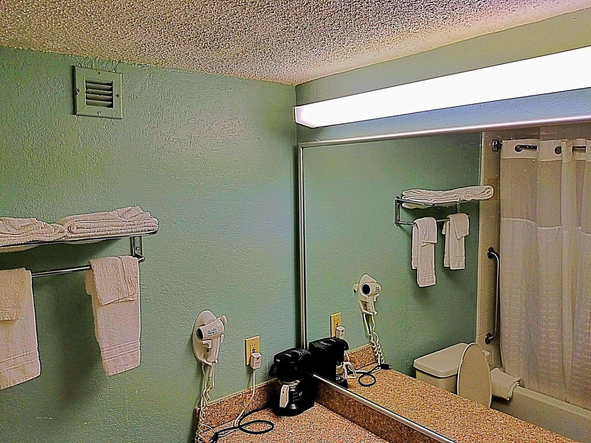 Red Roof Inn Richmond, Va - W Broad St Henrico Εξωτερικό φωτογραφία
